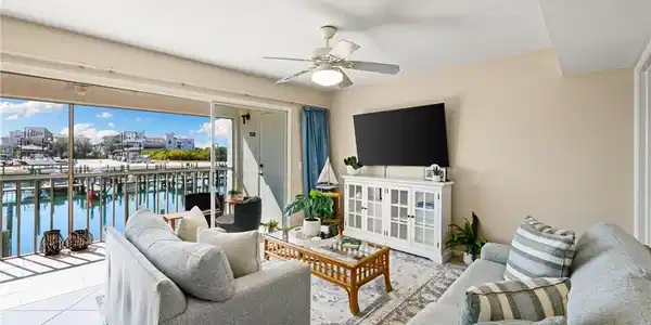 Image 4: Living Room with sleeper sofa