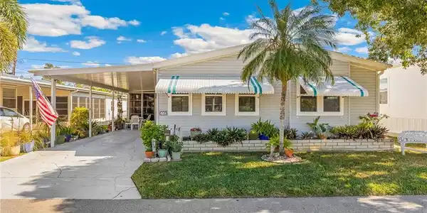 10 Garden DR