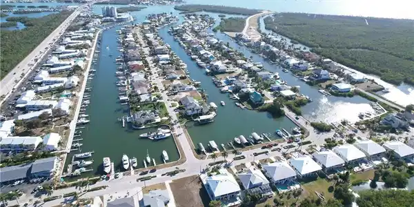 Image 4: Aerial views Siesta Isles