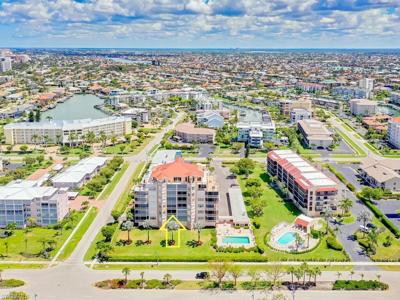 1021 S Collier