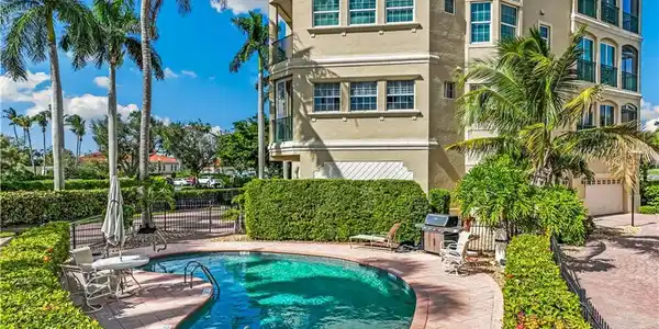 11160 Harbour Yacht CT