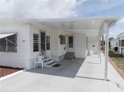 203 Harvest LN