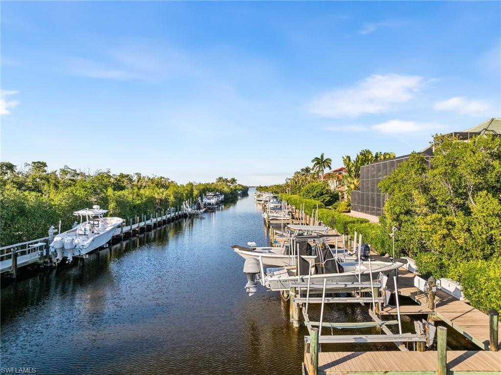 Image 3: Boat Slip #18 offers a 10,000# lift.
