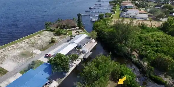 Image 4: Bird's eye view of a nearby body of water