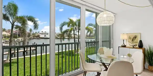 300 Park Shore DR