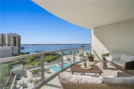 3000 Oasis Grand BLVD