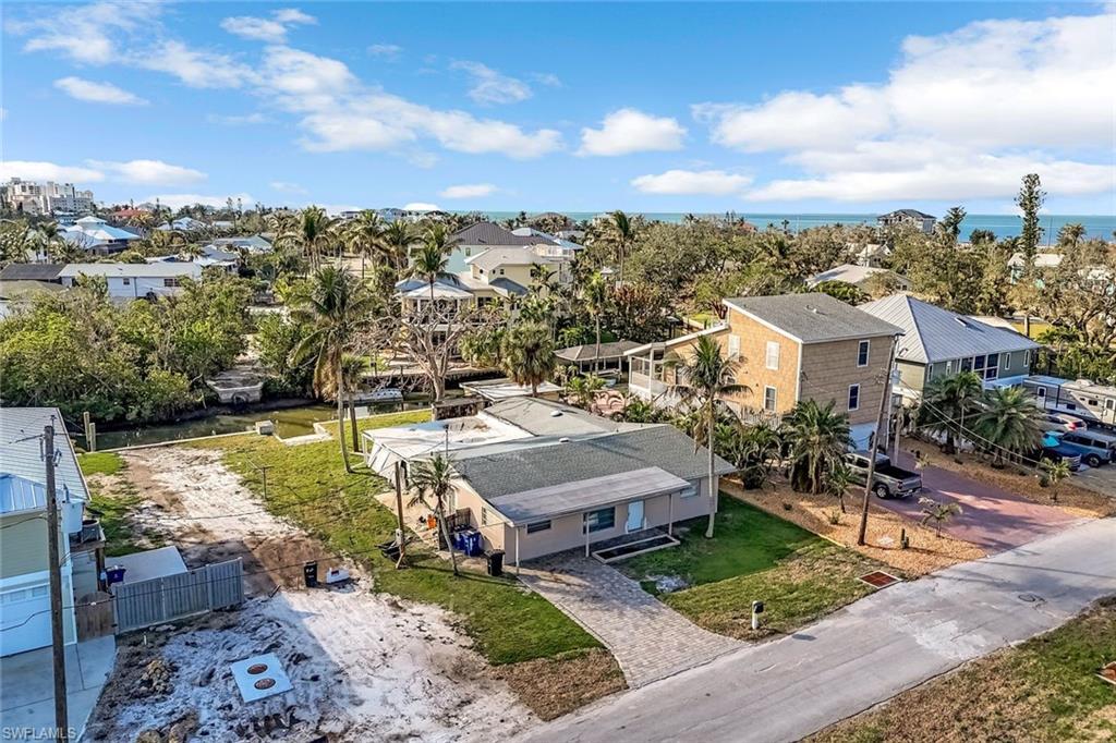 Image 2: Oversized waterfront lot