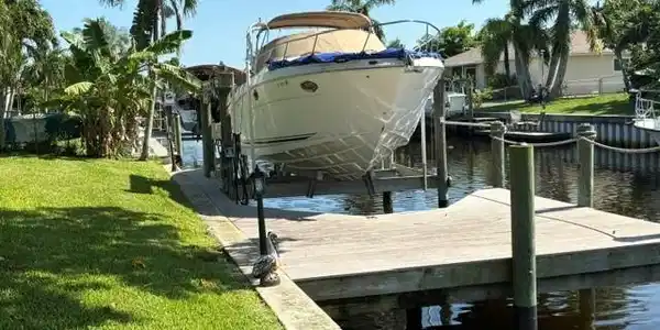 Image 2: WATER & ELECTRIC AVAILABLE AT THE DOCK