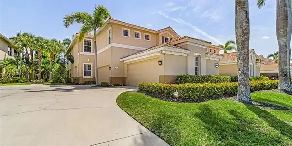 11037 Harbour Yacht CT