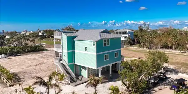 Image 3: Back of property with a balcony