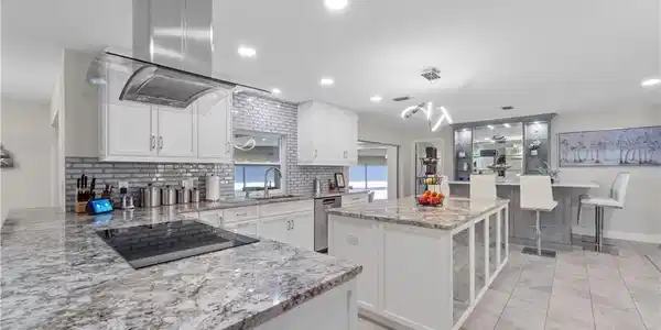 4476 Windjammer LN