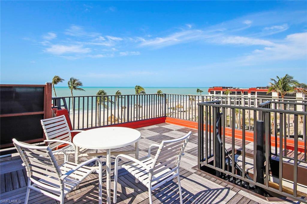 Image 4: Rooftop Sundeck