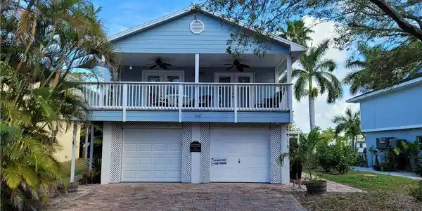 2047 Mills LN