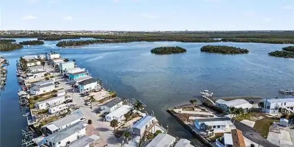 Image 3: Watch the boats go by