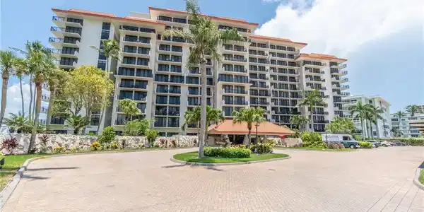 180 Seaview CT