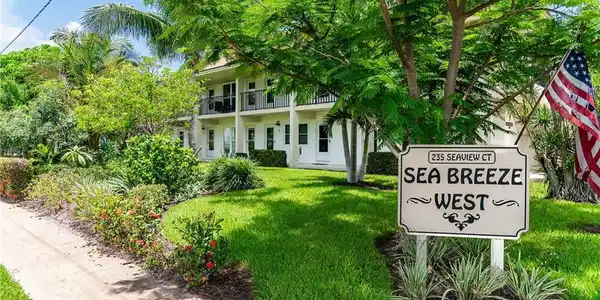235 Seaview CT