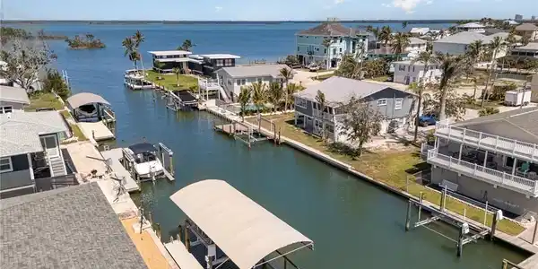 240 Driftwood LN