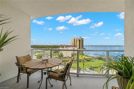 3000 Oasis Grand