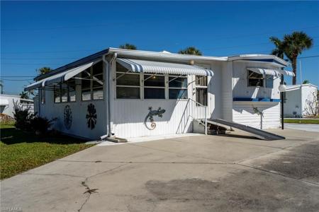5558 Palm Beach BLVD