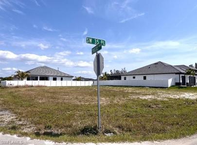 3 SW 35th PL