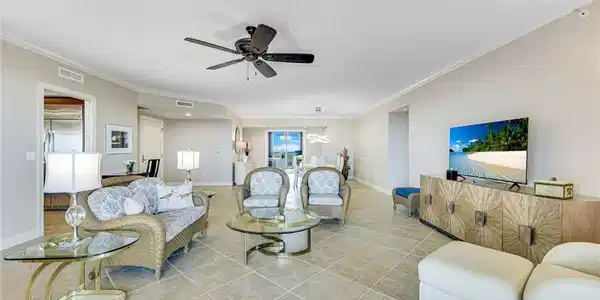 1050 Borghese LN