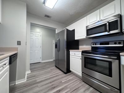 852 Dunwoody Place