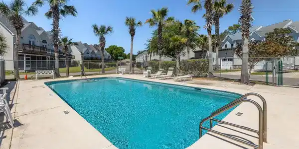 Image 2: COMMUNITY POOL