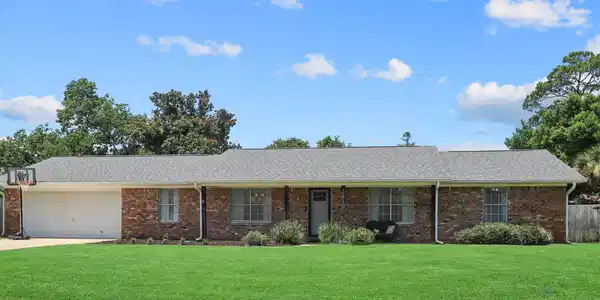 2810 Venetian