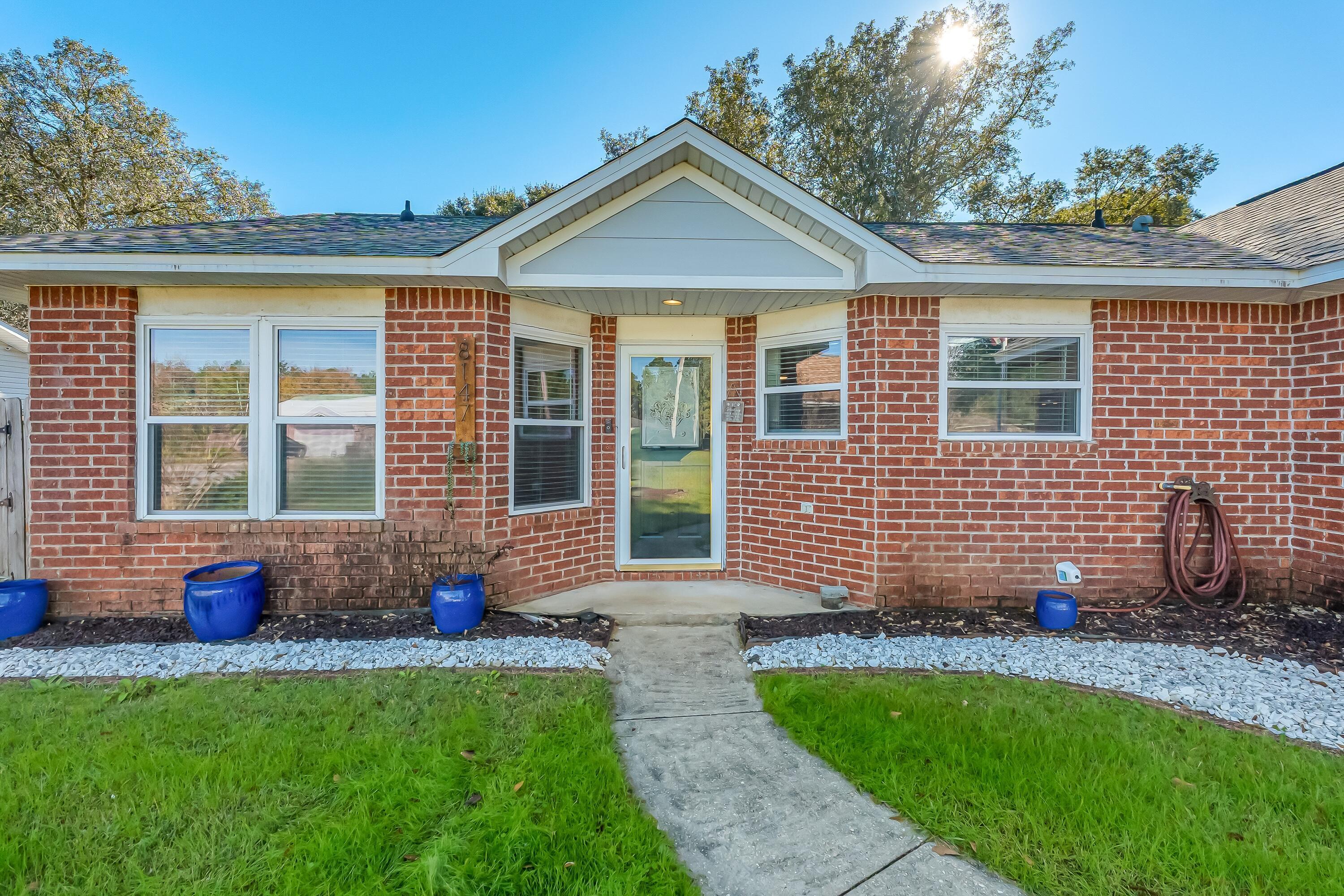 Image 4: 2. 8147 country bay blvd-40
