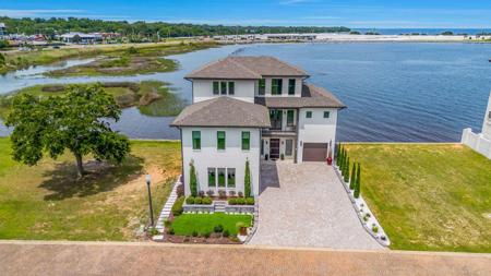 8 Wharf Avenue