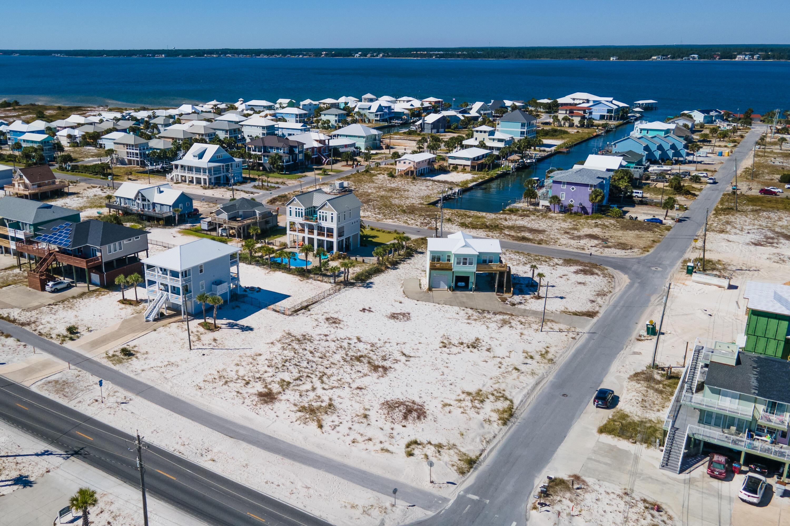 Image 2: 8212 Gulf Blvd Navarre FL 32566 USA-007-
