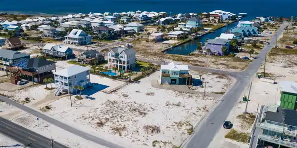 Image 2: 8212 Gulf Blvd Navarre FL 32566 USA-007-