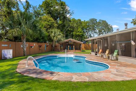 372 NW Makron Drive