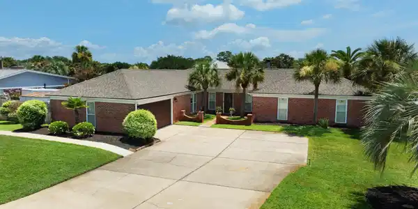 934 Aquamarine Drive