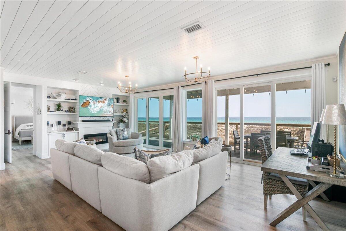 Image 2: 10-7515 Gulf Blvd-4