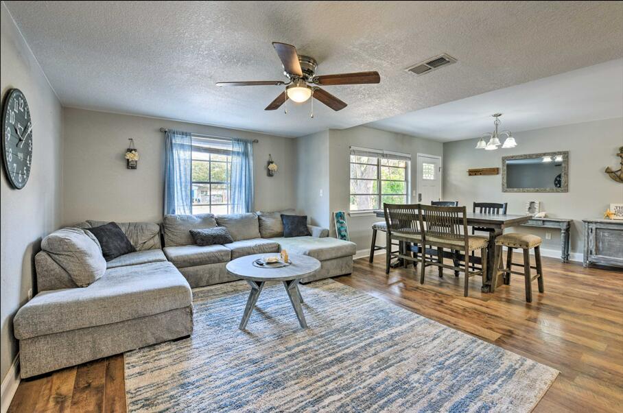 Image 3: Livingroom 2 103047