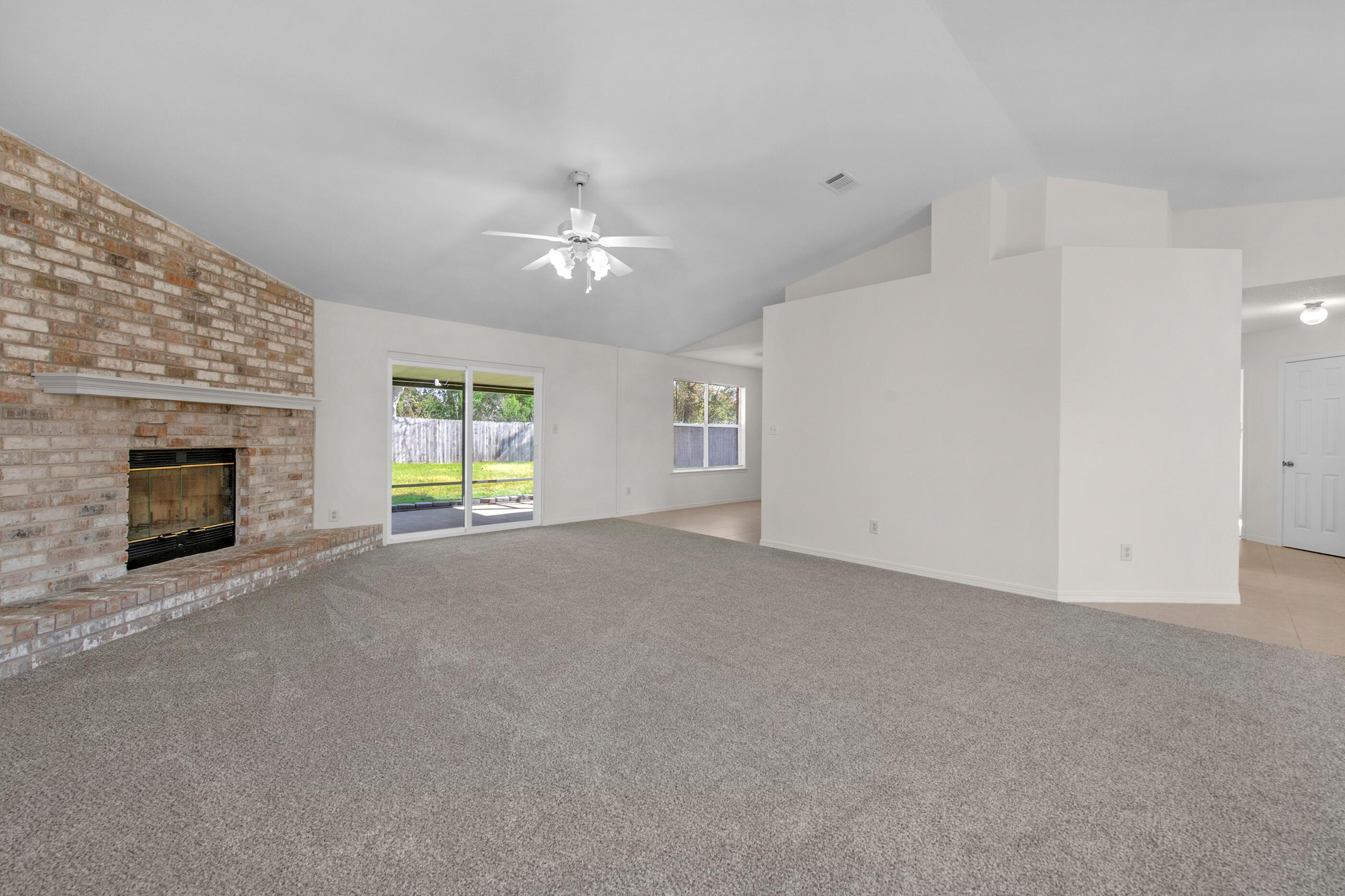 Image 3: Vaulted Ceilings