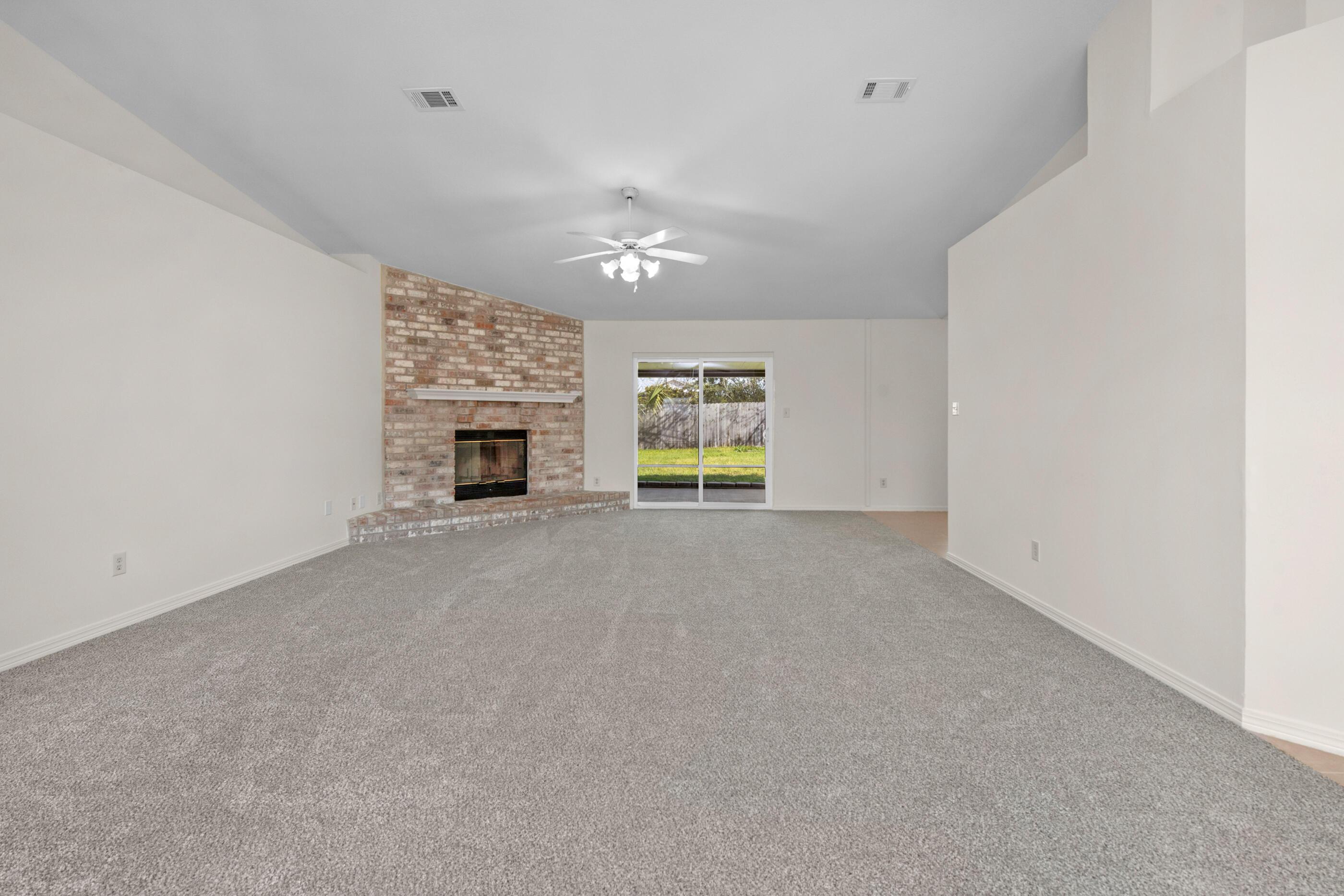 Image 4: Open Living Area
