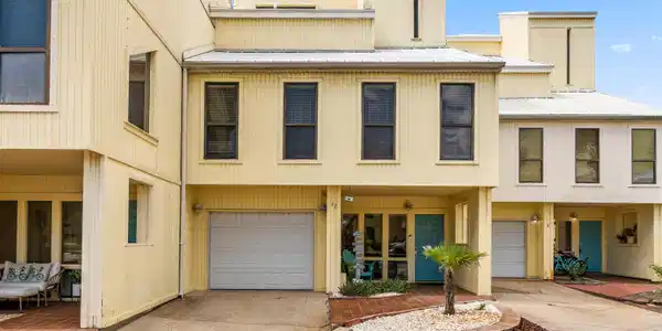 Image 3: 01-Gulf Blvd unit 32-1