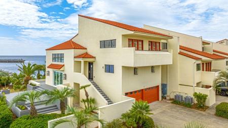 1 Port Royal Way