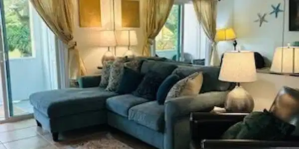 Image 3: Living room