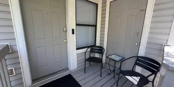 Image 4: 3202 F Porch 1