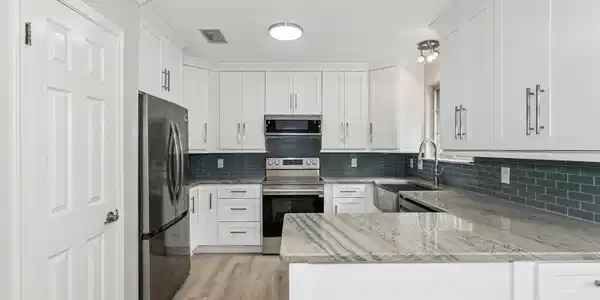Image 3: Kitchen