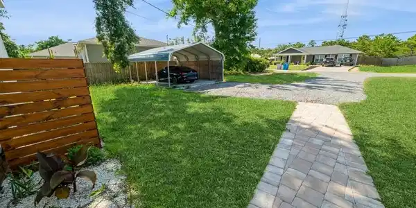 Image 2: FrontYardView
