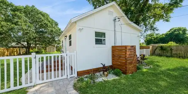 Image 3: SideView