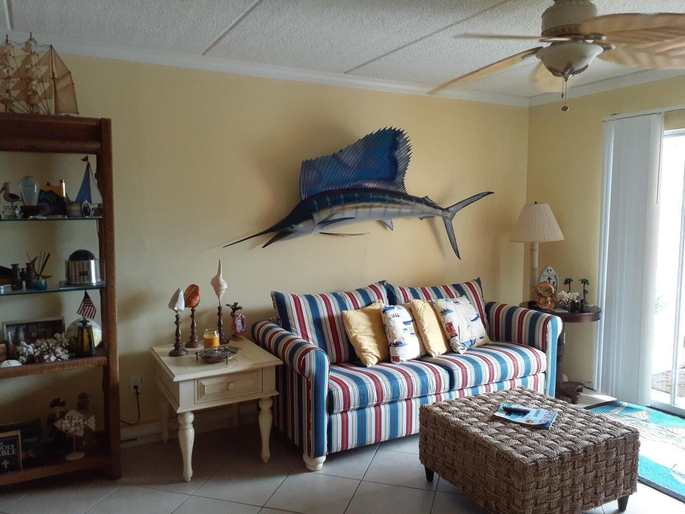 Image 3: Living room