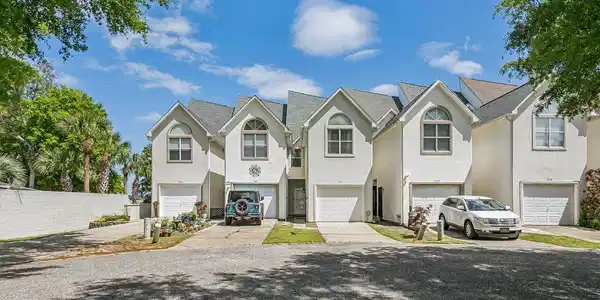 Image 2: 7222_Majestic_Blvd-1