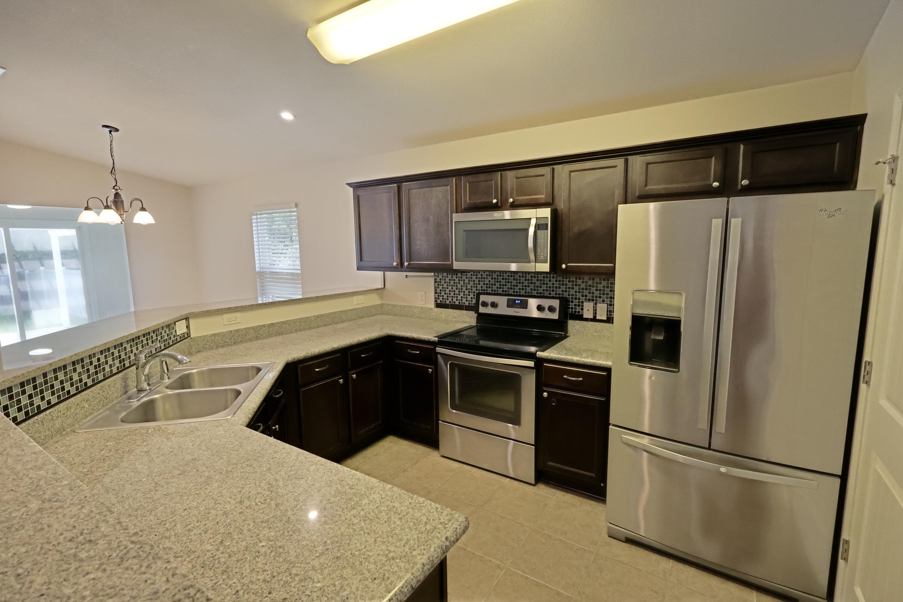Image 4: Kitchen