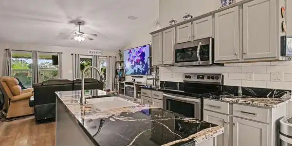 Image 2: 17-web-or-mls-Kitchen2