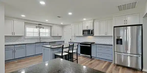 Image 3: Kitchen